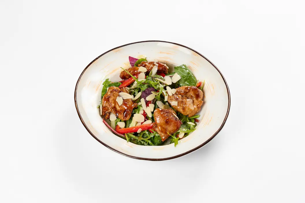 Салат с курицей Карааге