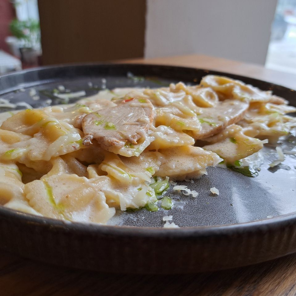 Паста Бантики с сыром и курочкой