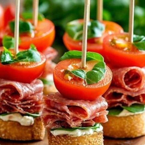 Канапешки с сальчичоном