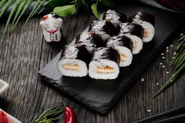 Ролл Маки Угорь