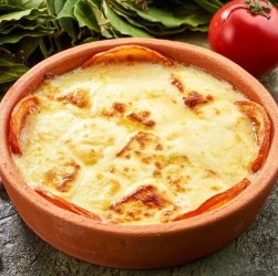 Сыр сулугуни жареный с помидорами