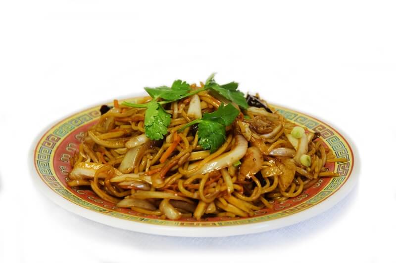 Лапша яичная с овощами