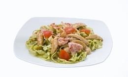 Паста с кур и Черри с соусом "Песто"
