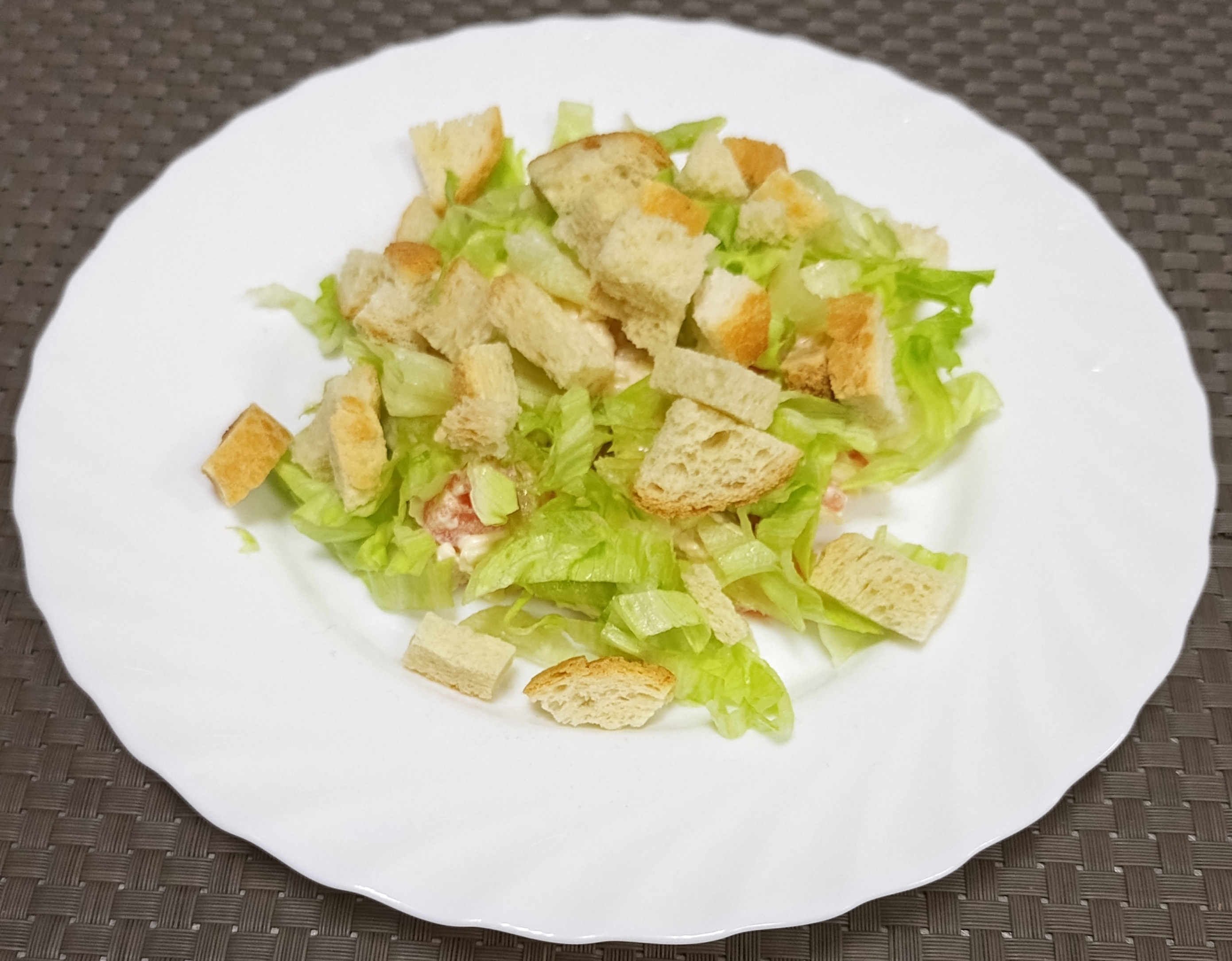 Салат Цезарь с курицей