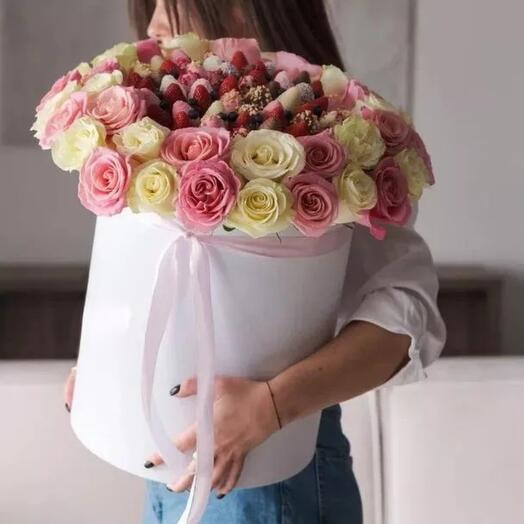  Клубника в шоколаде и розы