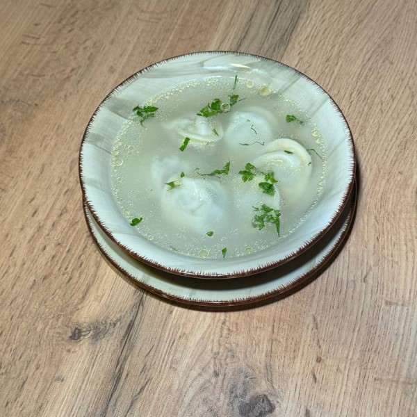 Бульон куриный с пельменями