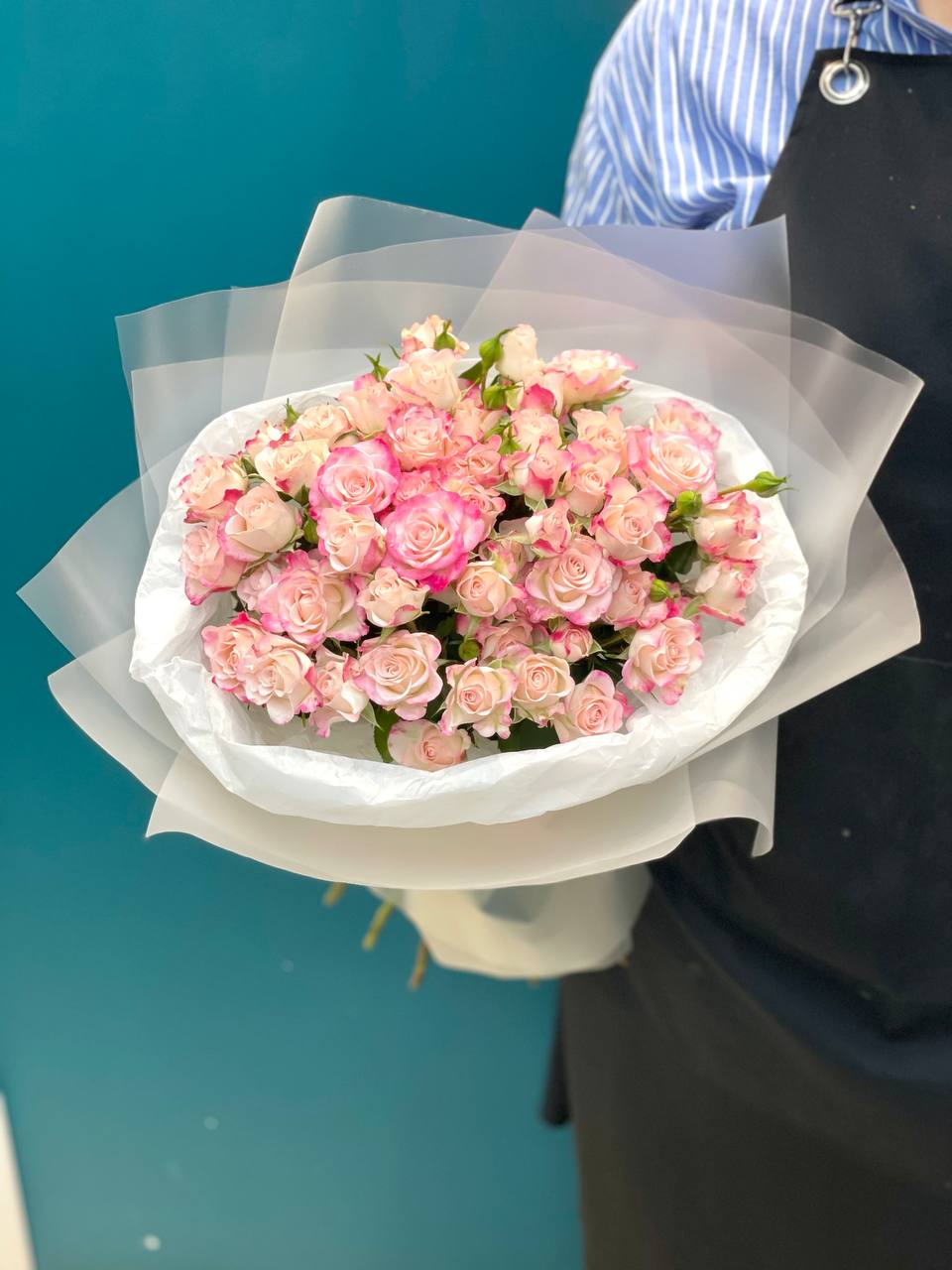 Букет розовых кустовых роз, 15 шт.