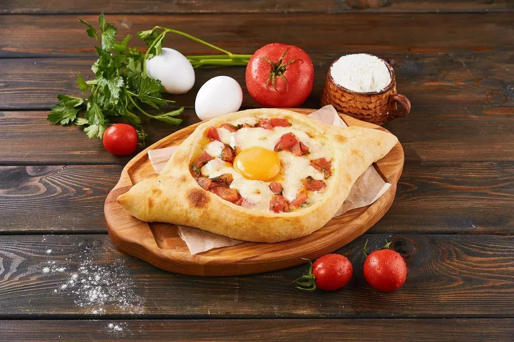 Хачапури по-аджарски с томатами