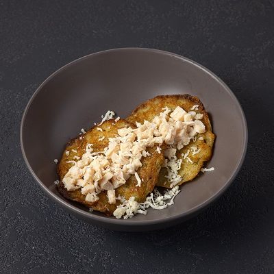 Драники с курицей и сыром