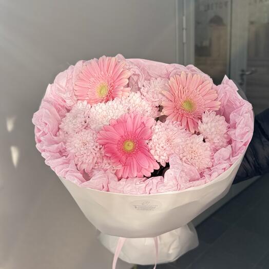 Букет с розовыми герберами