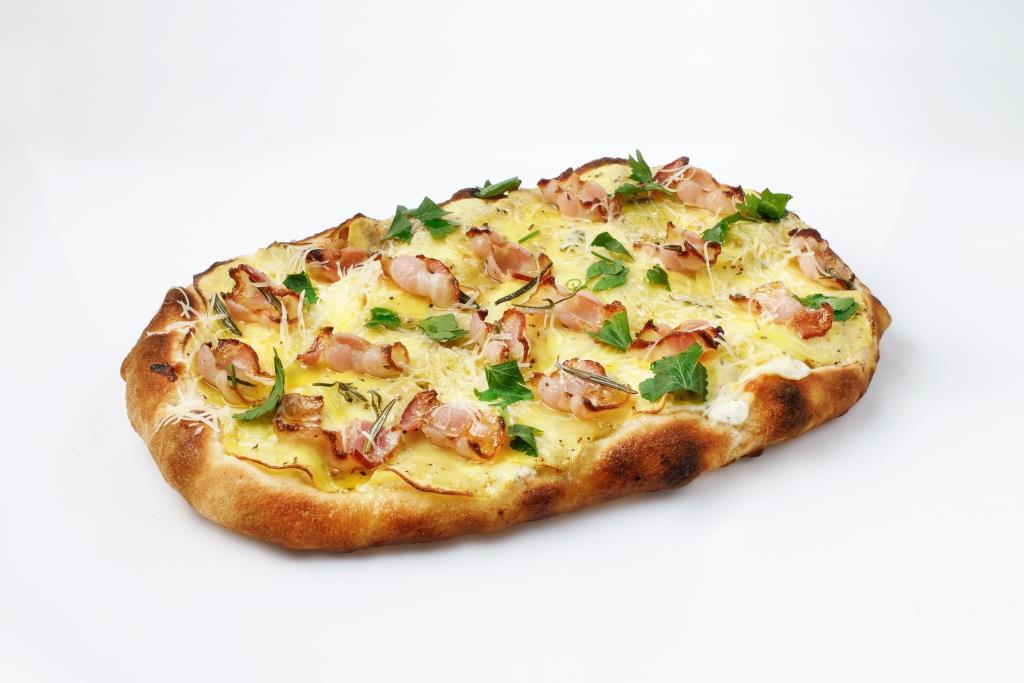 Пицца с картофелем и беконом