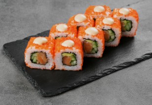 Ролл Калифорния с лососем