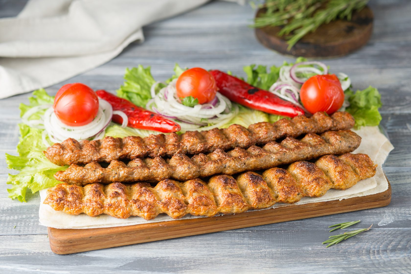 Люля-кебаб из курицы с грибами и сыром