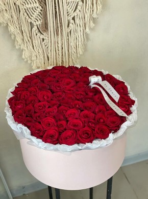 Красная 101 роза в цилиндре