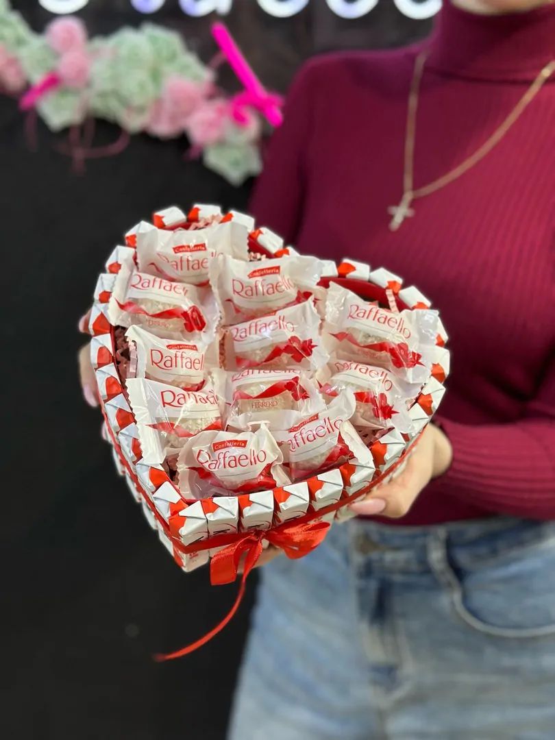 Конфеты в коробочке с шоколадом