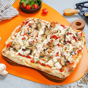 Пицца Римская с курицей и грибами