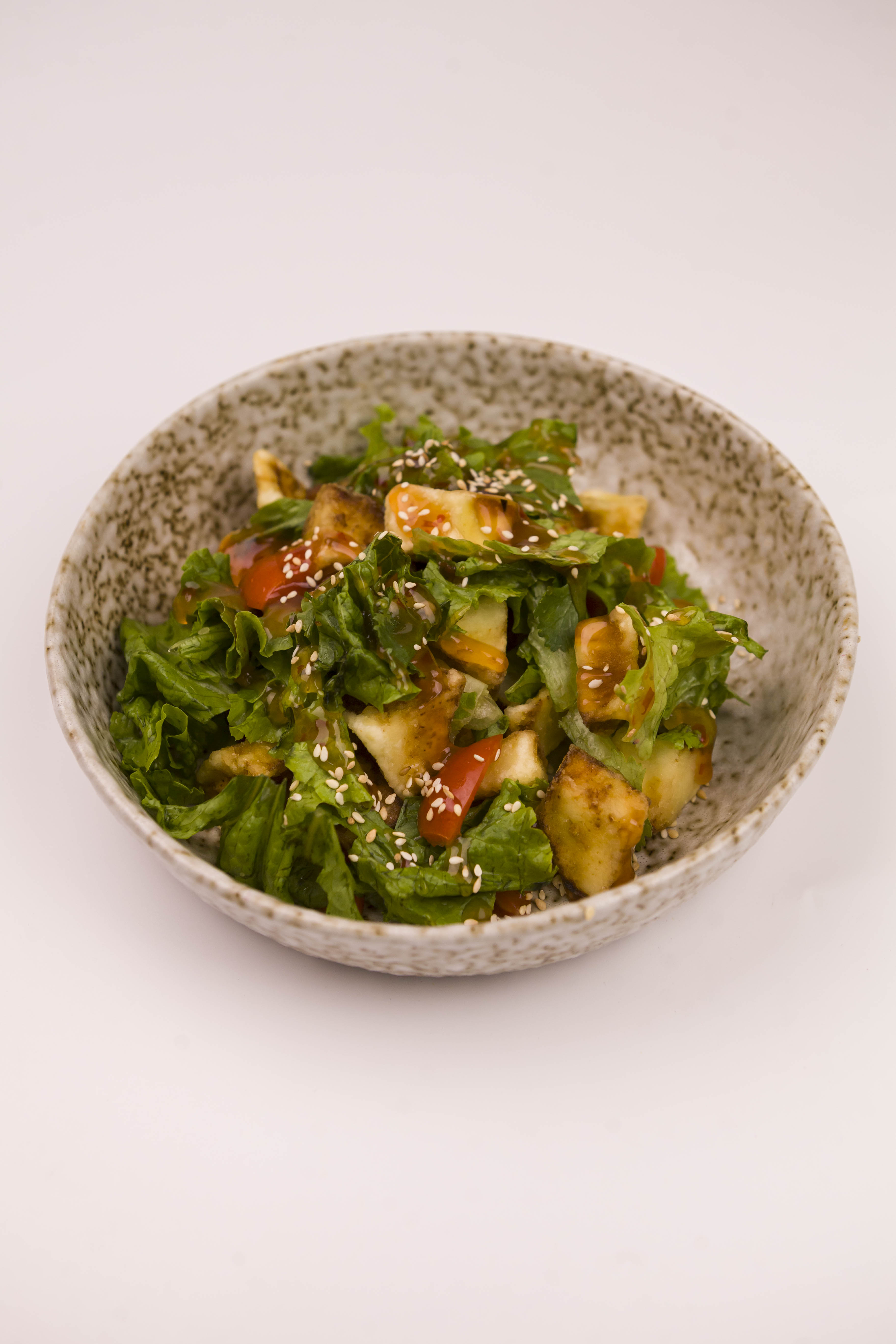 Салат с баклажанами томатами и кинзой