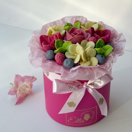 Букет из шоколадных цветов, фуксия