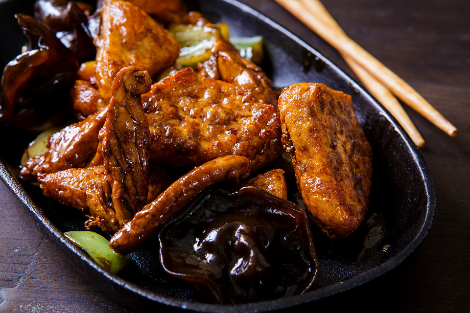 Соевый сыр тофу в слабо-остром соусе