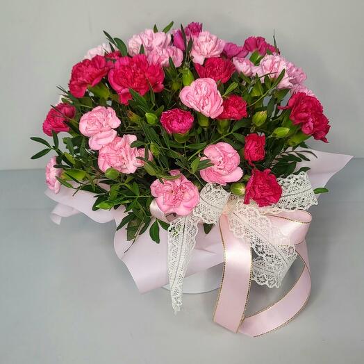 Нежная коробка с кустовыми диантусами