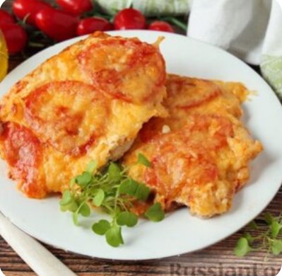 Куриная грудка, запеченная с помидором и сыром