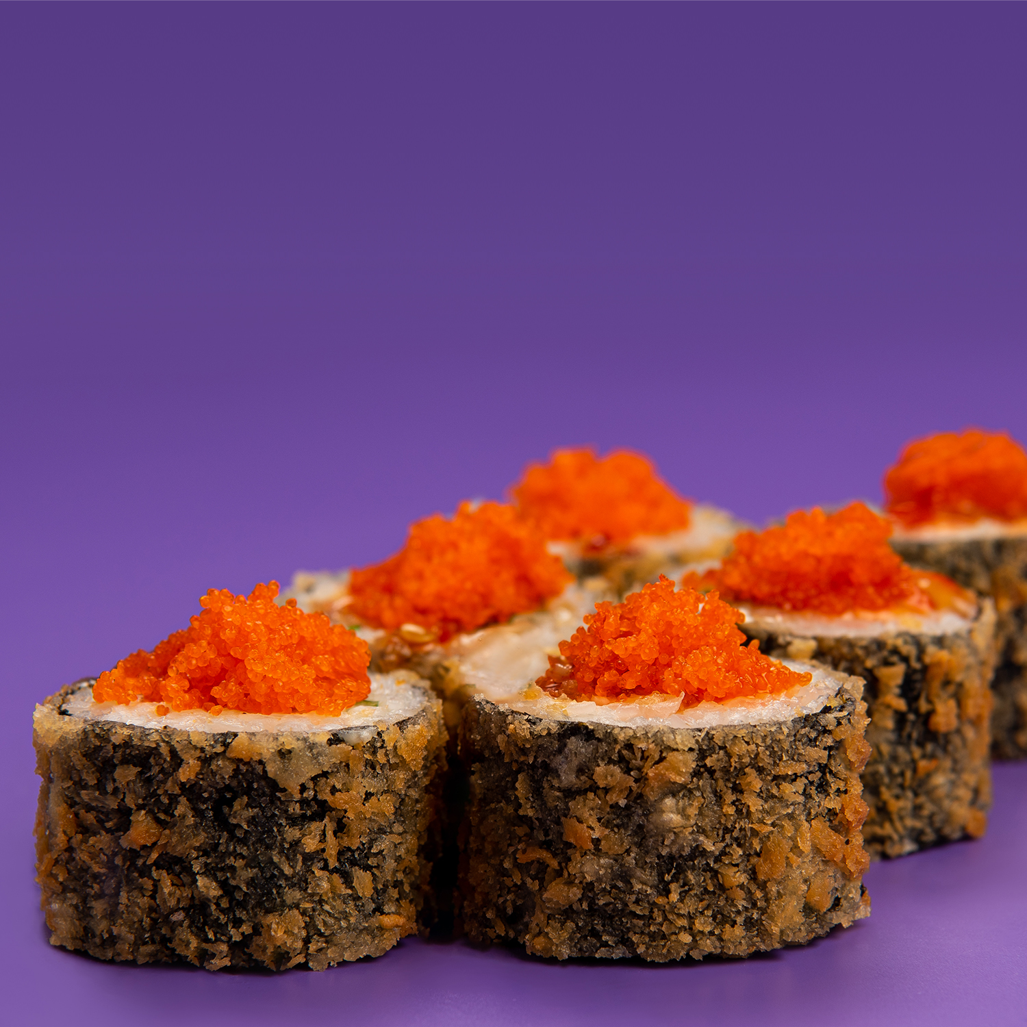 Ролл темпура с лососем и сладким чили