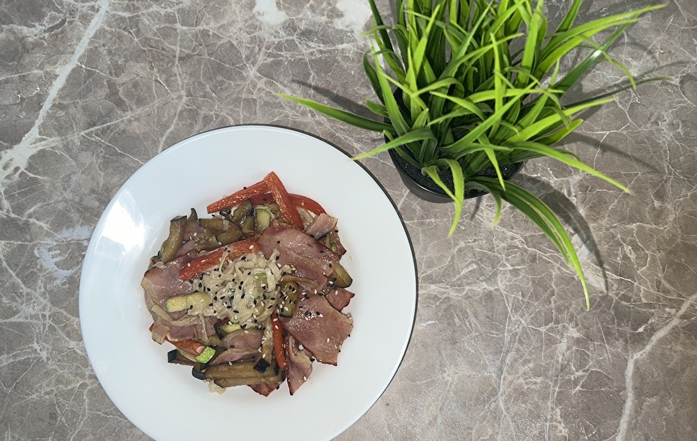 Wok с беконом