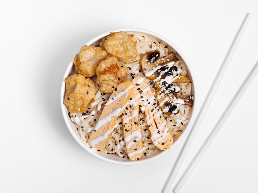 Цыплёнок с омлетом в сливочном соусе