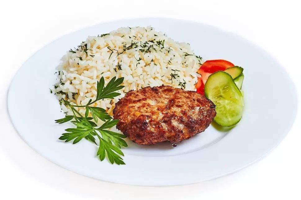Куриная котлета с рисом