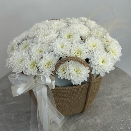 Корзина с хризантемой