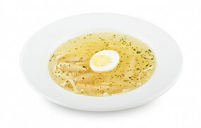 Куриный суп с лапшой и яйцом