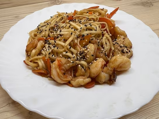 Лапша-WOK с креветкой.