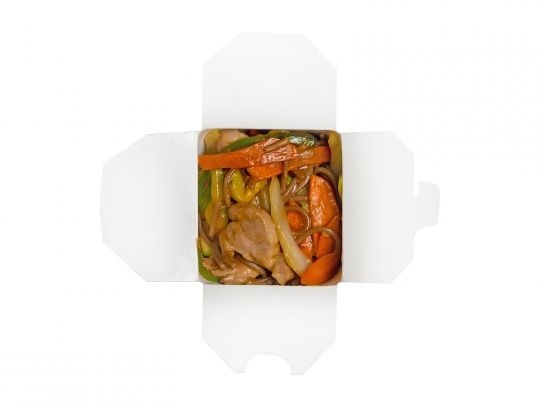 Вок свинина в соусе с яичной лапшой