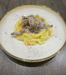 Бефстроганов с картофельным пюре