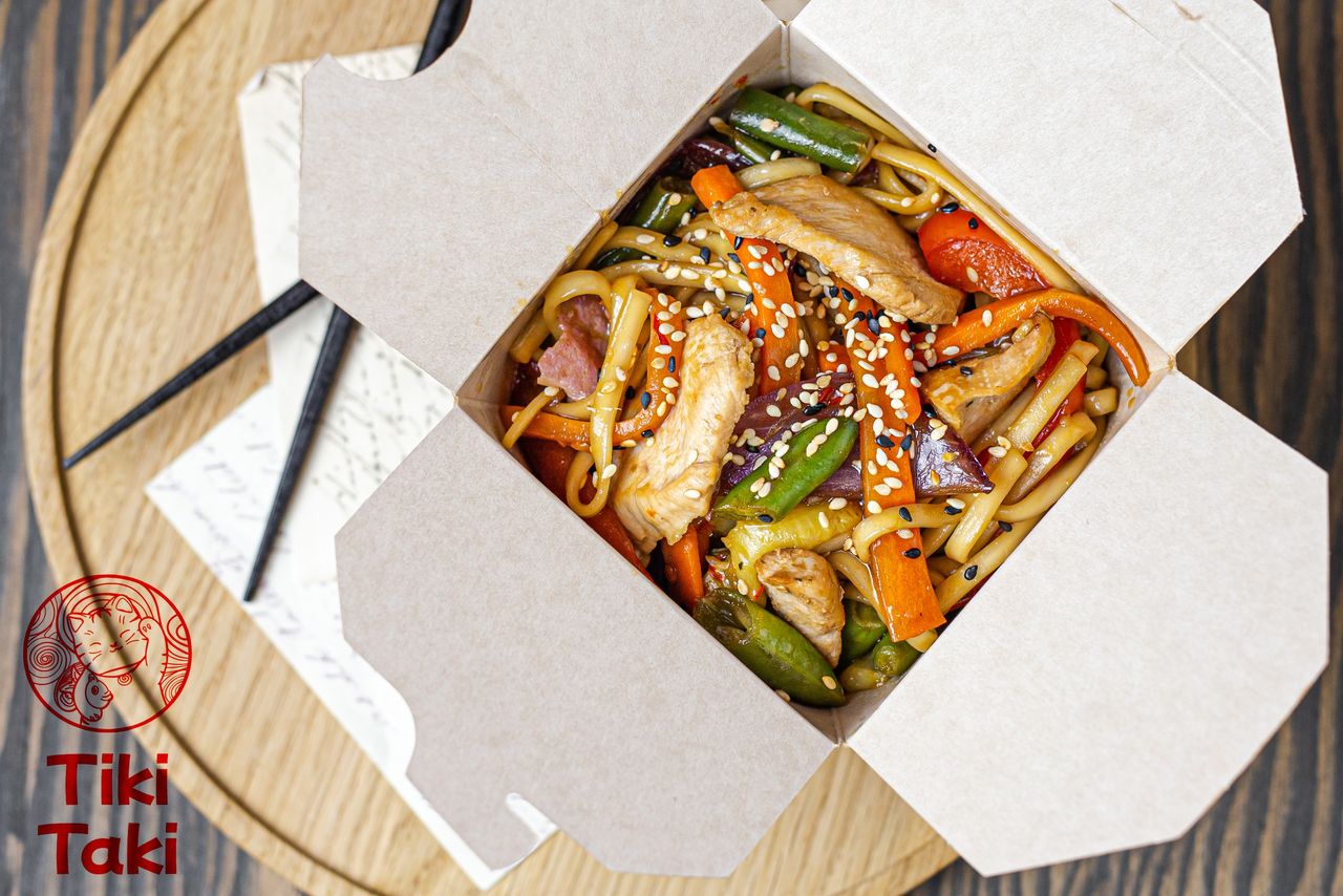 Wok-лапша пшеничная с куриной грудкой