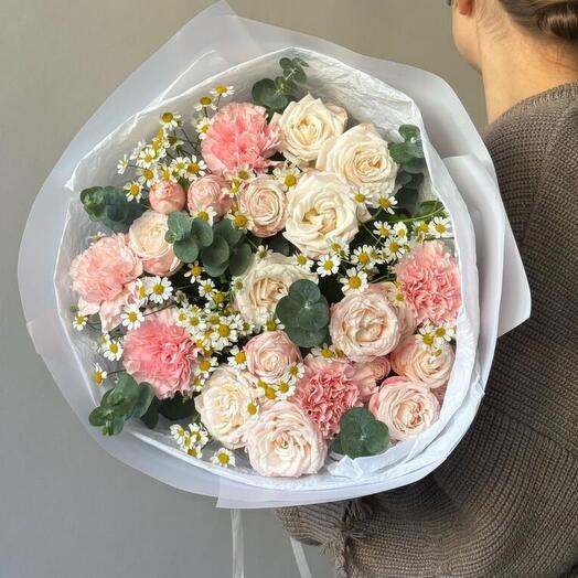 Диантусы, ромашки и кустовые розы 