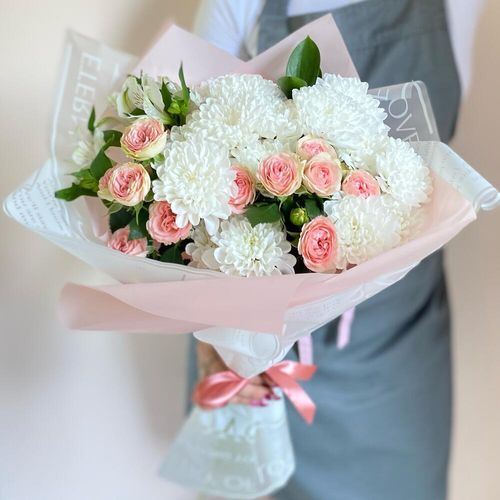 Букет из хризантемы и кустовой розы, с альстромерией(б5858)