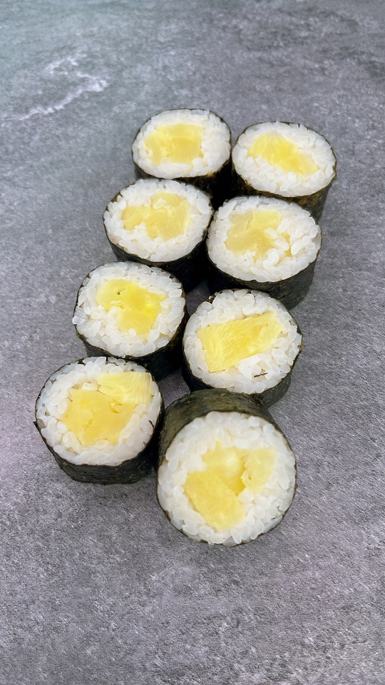 Ролл с ананасом