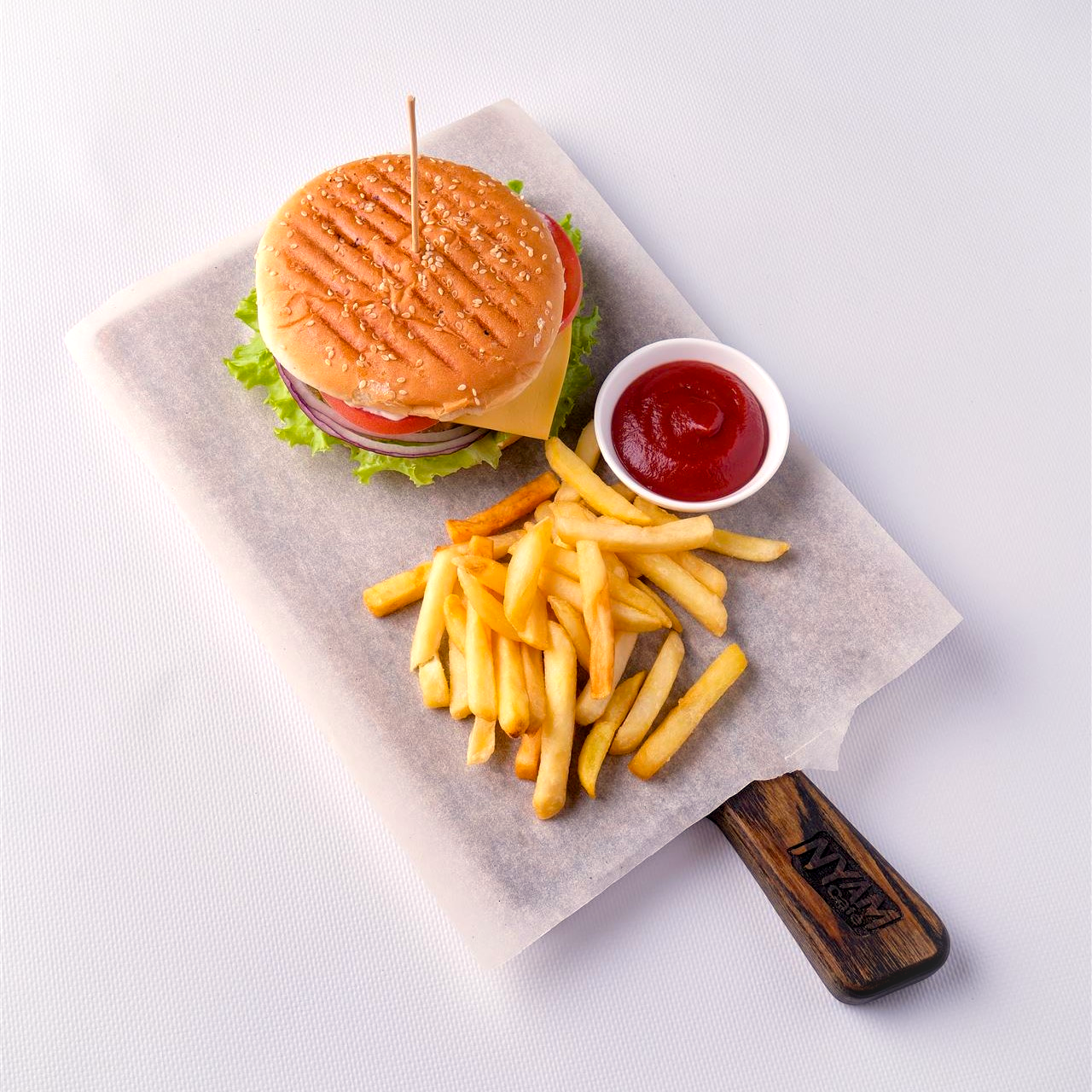 Бургер с мясной котлетой