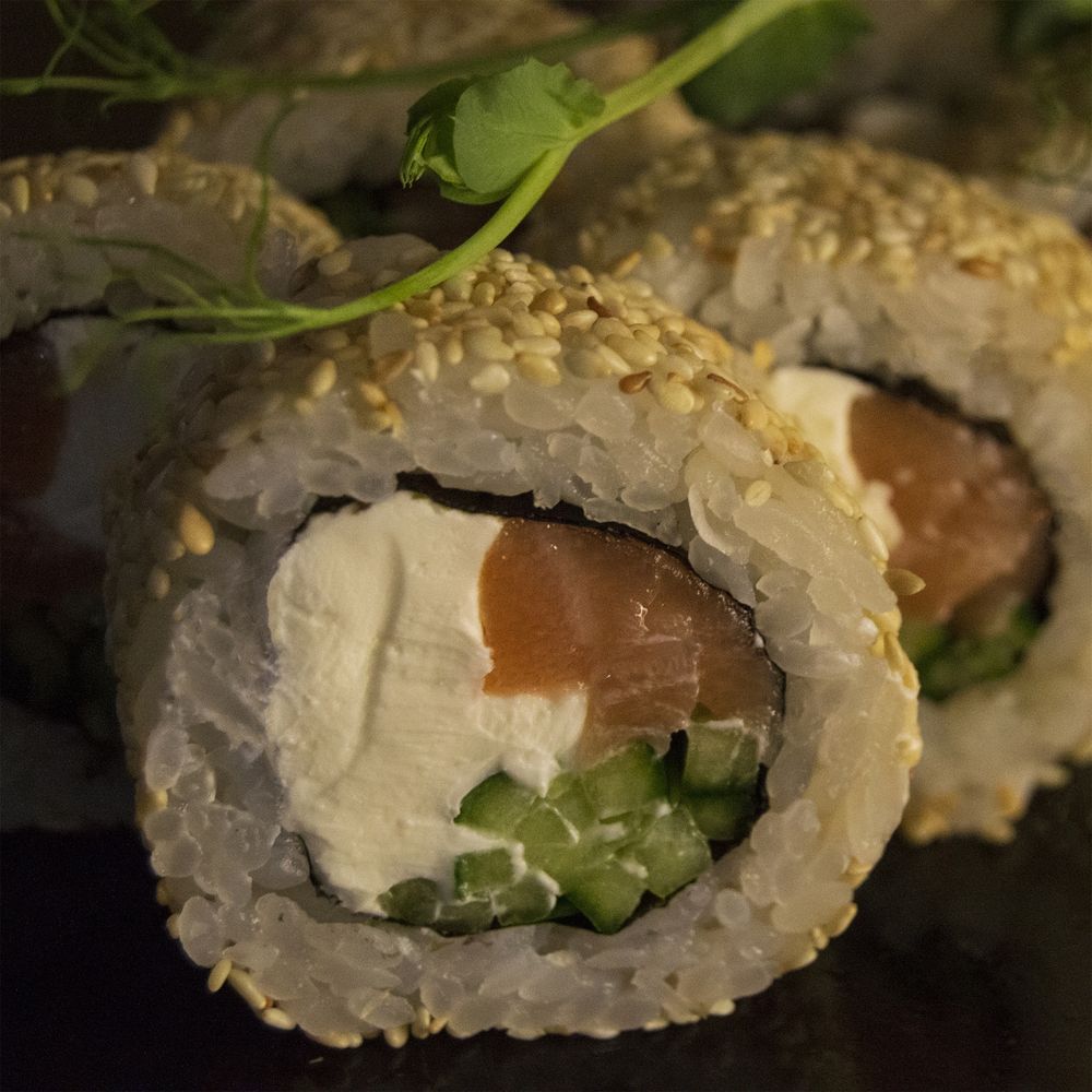 Лосось в кунжуте 8 шт