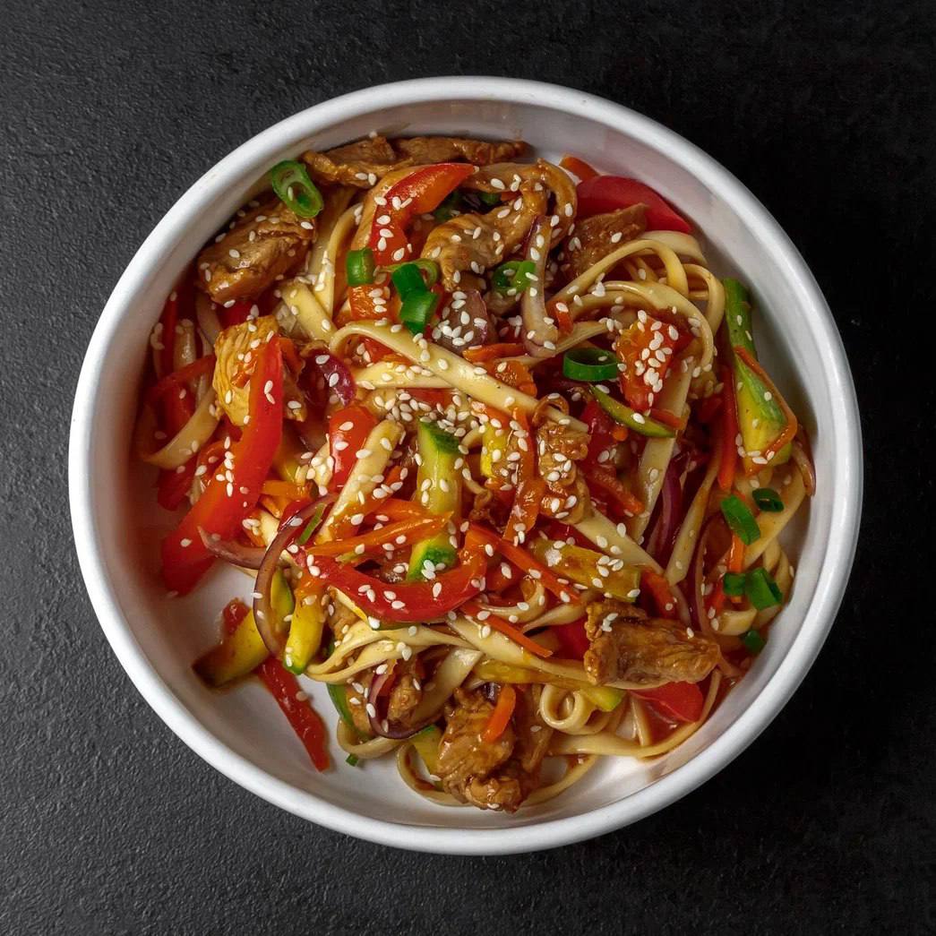 WOK со свининой и лапшой удон