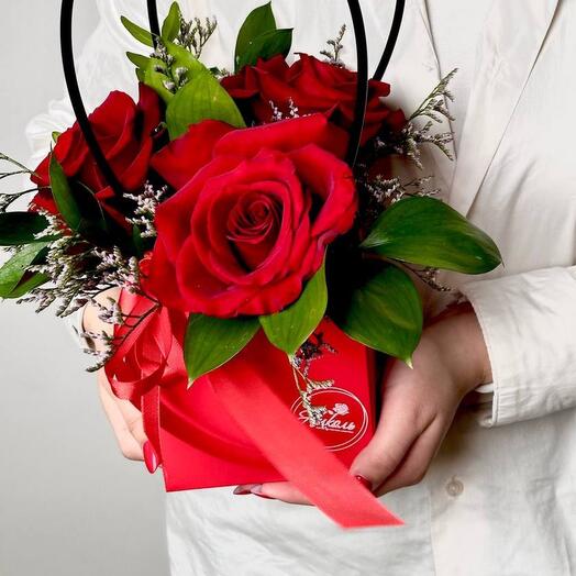 Композиция «О тебе и думаю» из роз