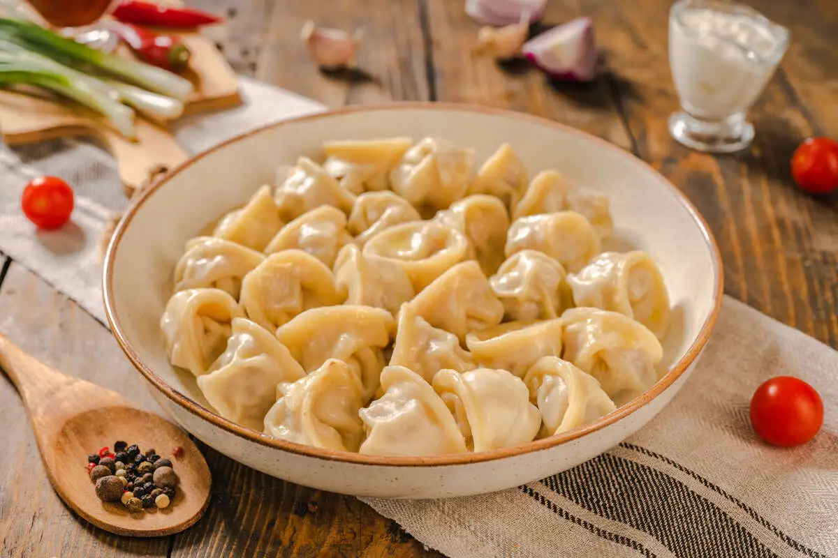 Пельмени с говядиной и курицей замороженные, весовые