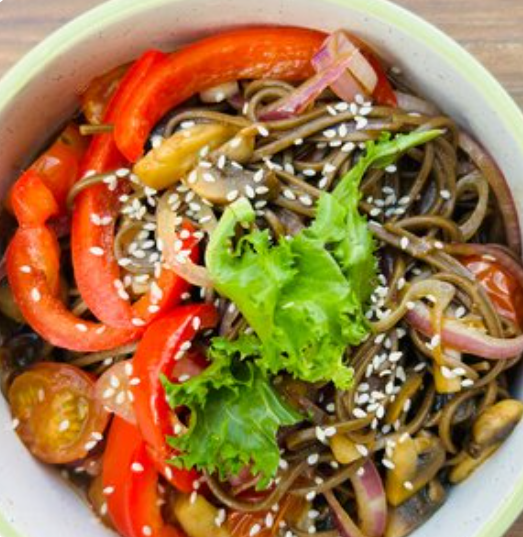 Соба гречневая с овощами 