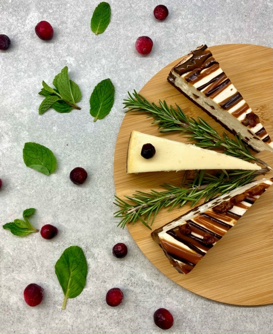 Чизкейк в ассортименте.