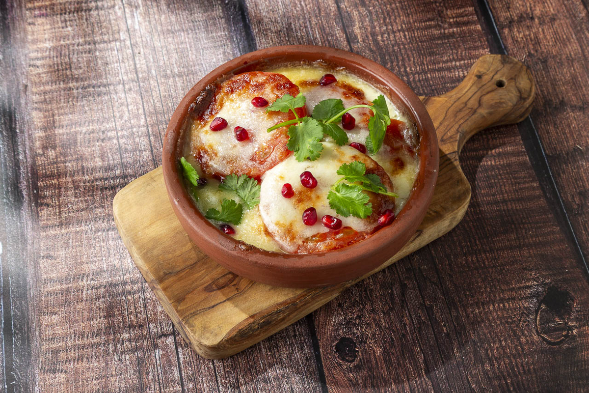 Запечёные томаты с сулугуни