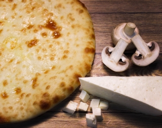 Осетинский пирог с сыром и грибами 800г