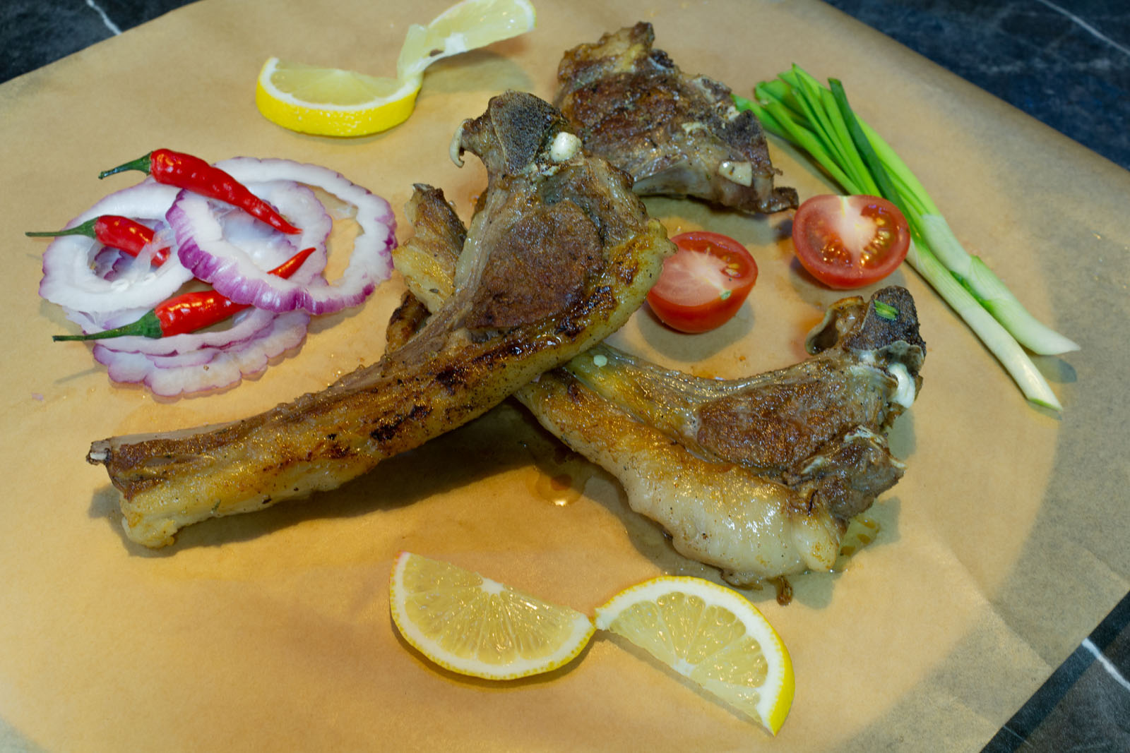 Каре ягненка гриль с дикими травами