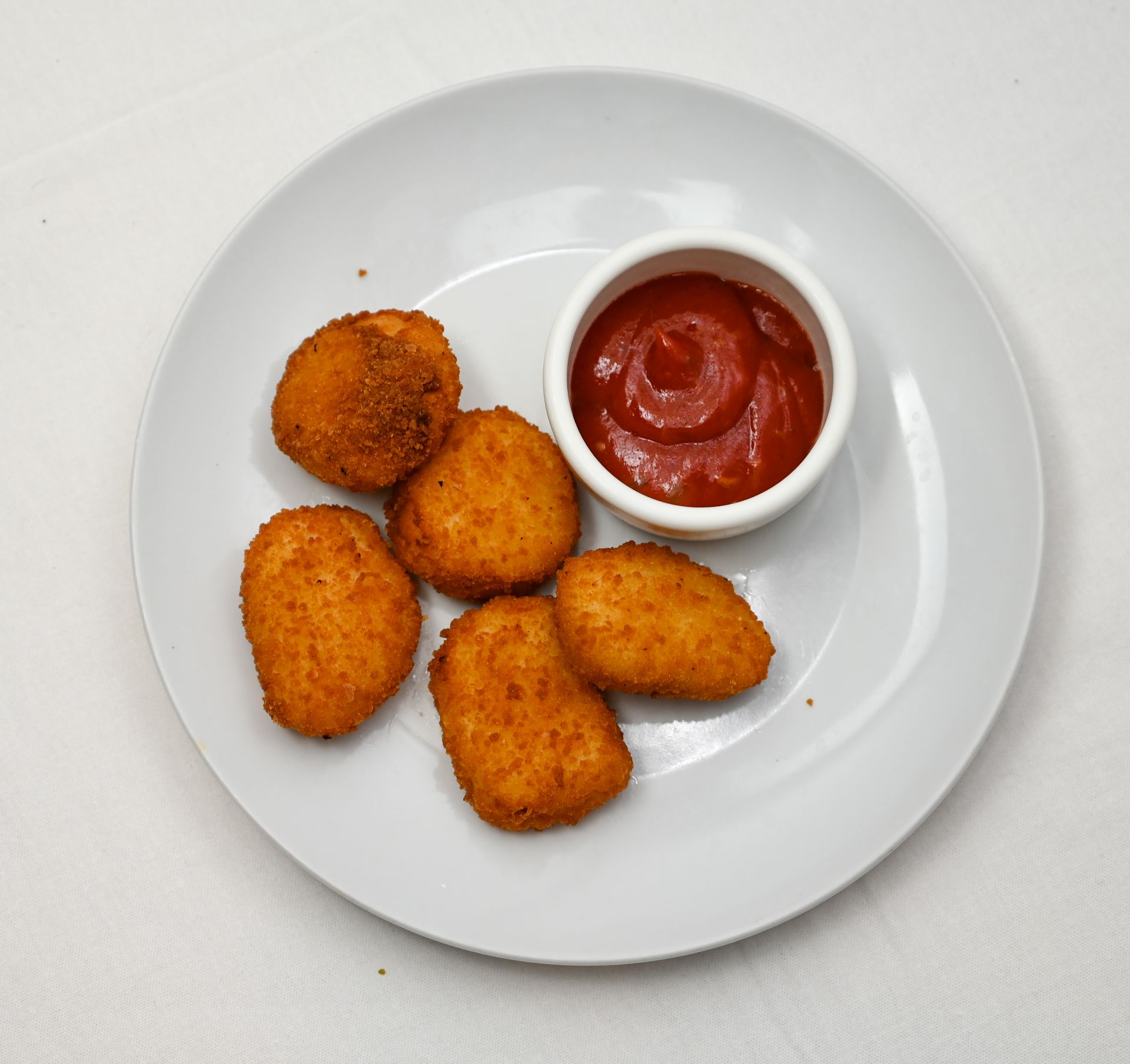 Наггетсы куриные с кетчупом