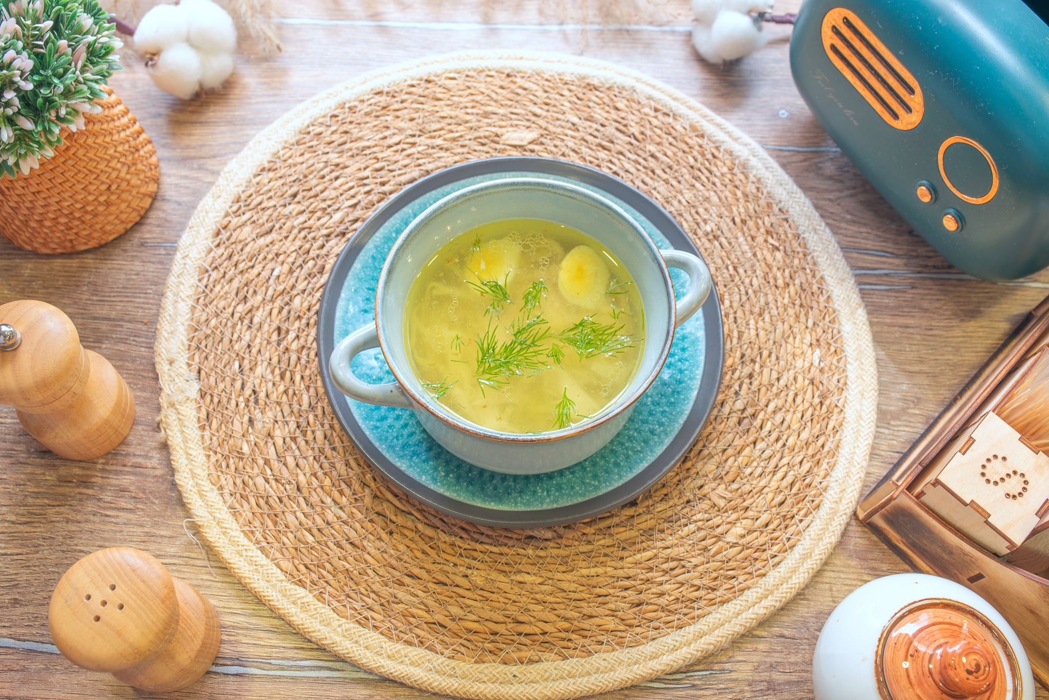 Куриный бульон с генками